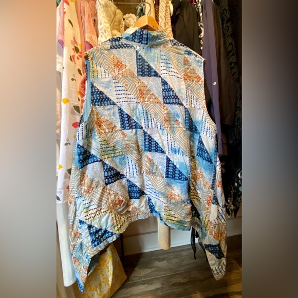 Patchwork, asymmetrical, sleeveless vest - Picture 4 of 10